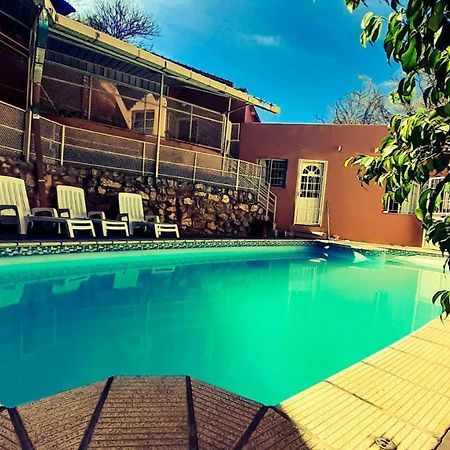 Yoieli Guest House Windhoek Bagian luar foto