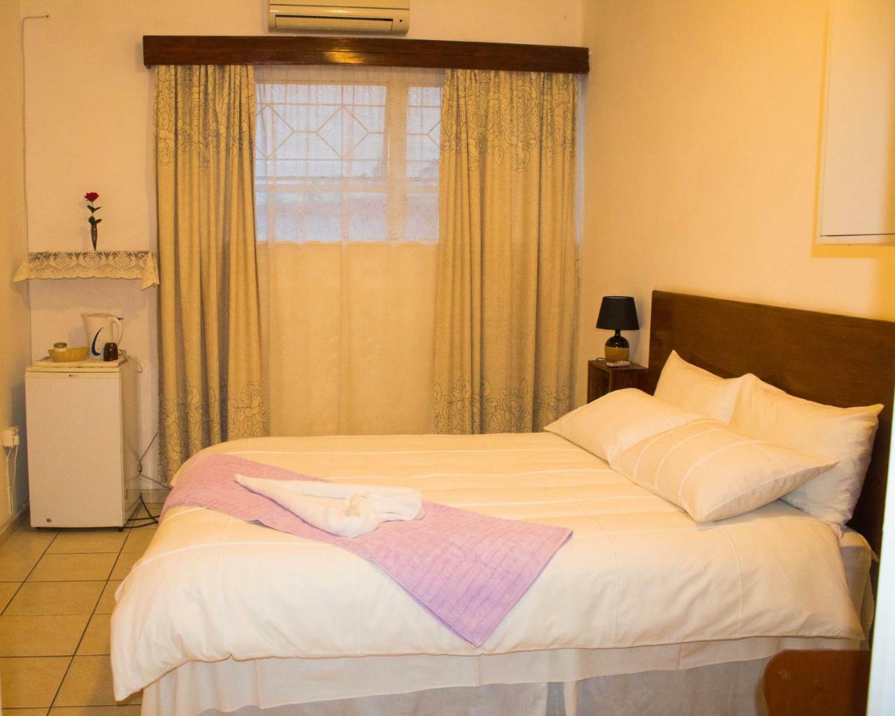 Yoieli Guest House Windhoek Bagian luar foto